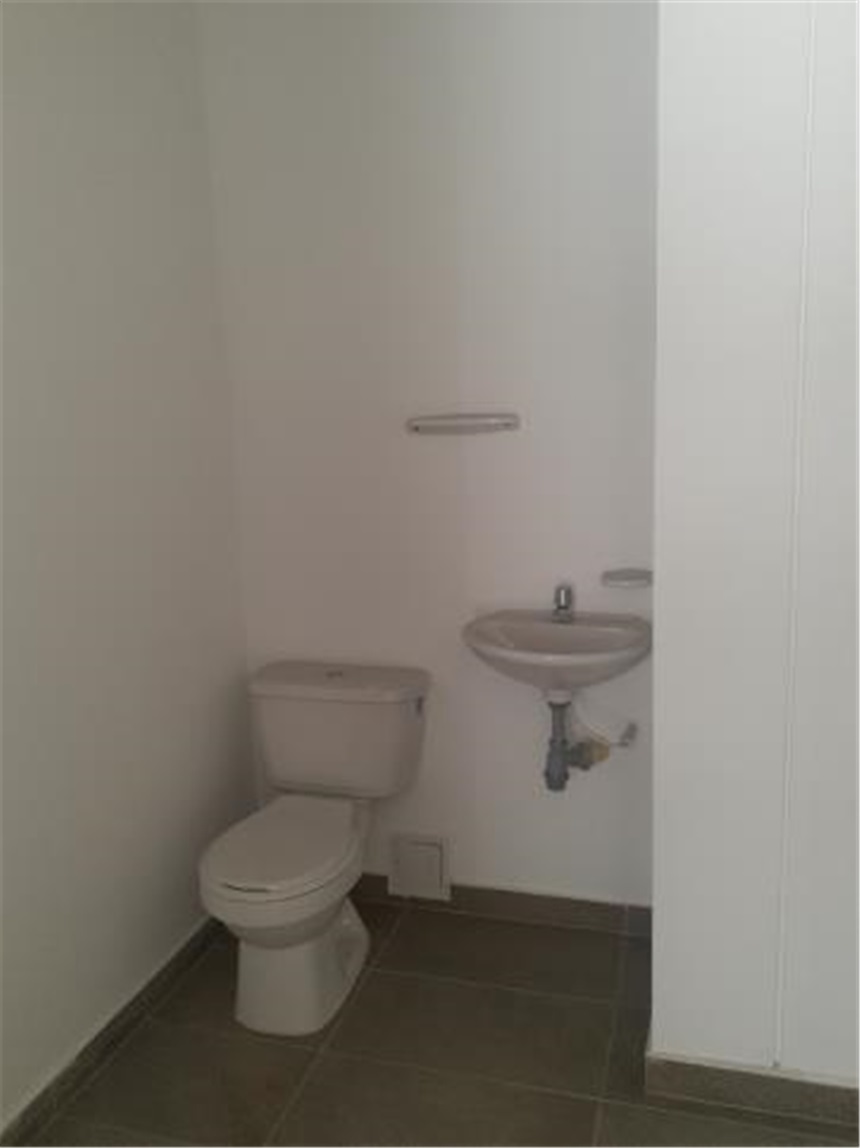 Local en Arriendo - Más