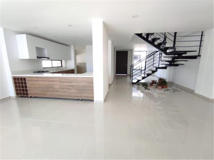 Casa de 4 alcobas en venta en Alfaguara, Cali, 281 m² · foto 2 de 23