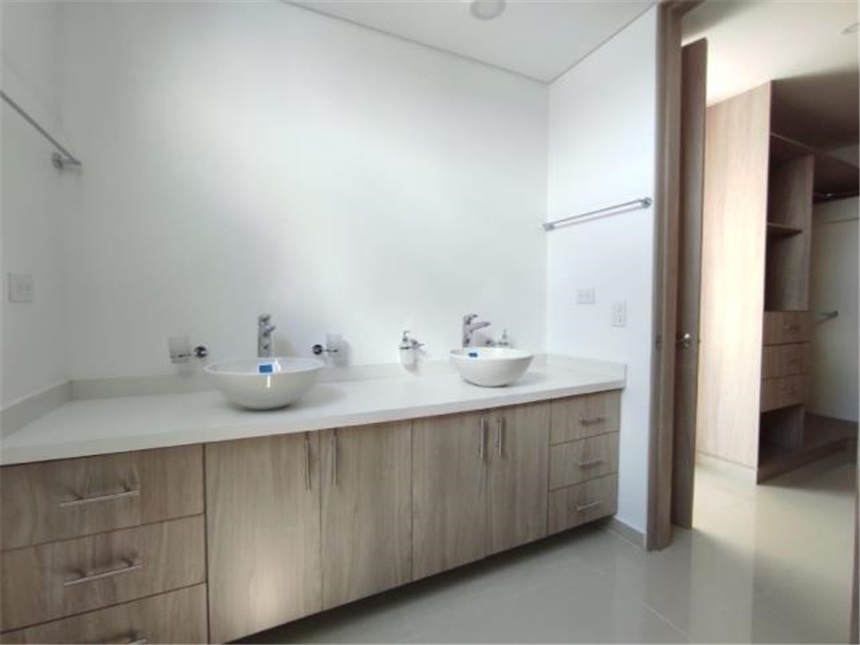 Casa de 4 alcobas en venta en Alfaguara, Cali, 281 m² · foto 8 de 23