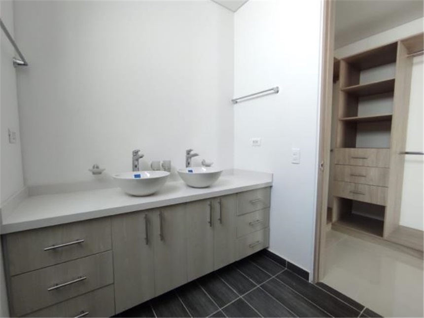 Casa de 4 alcobas en venta en Alfaguara, Cali, 281 m² · foto 7 de 23