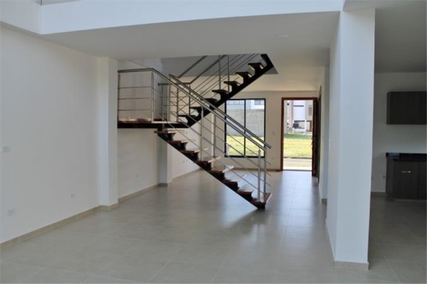 Casa de 4 alcobas en venta en Potrerito, Jamundí, 280 m² · foto 3 de 24