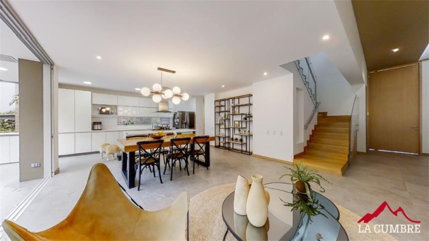 Casa de 3 alcobas en venta en San Lucas, Medellín, 271 m² · foto 4 de 24