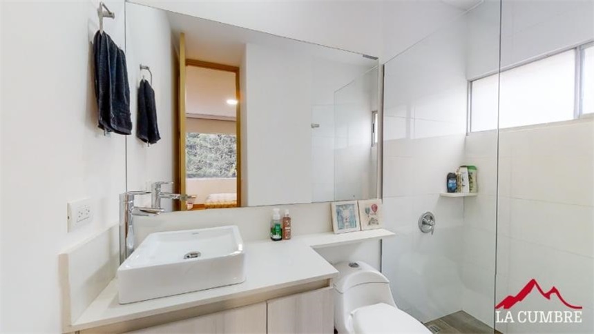 Casa de 3 alcobas en venta en San Lucas, Medellín, 271 m² · foto 16 de 24
