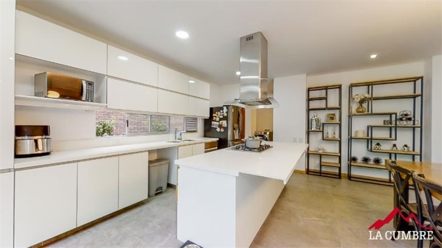 Casa de 3 alcobas en venta en San Lucas, Medellín, 271 m² · foto 7 de 24