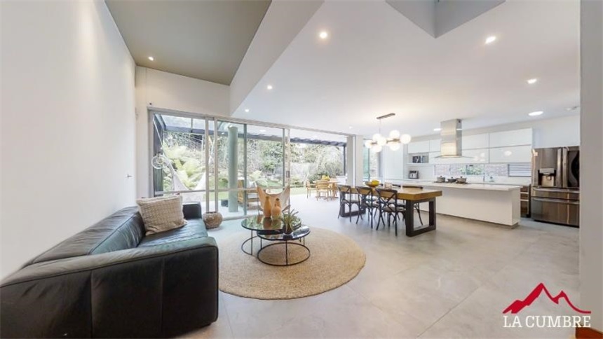 Casa de 3 alcobas en venta en San Lucas, Medellín, 271 m² · foto 3 de 24
