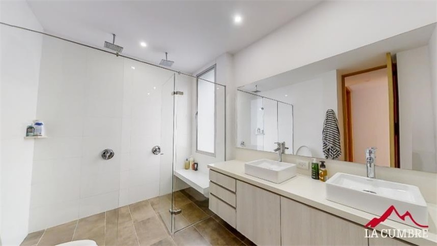 Casa de 3 alcobas en venta en San Lucas, Medellín, 271 m² · foto 23 de 24