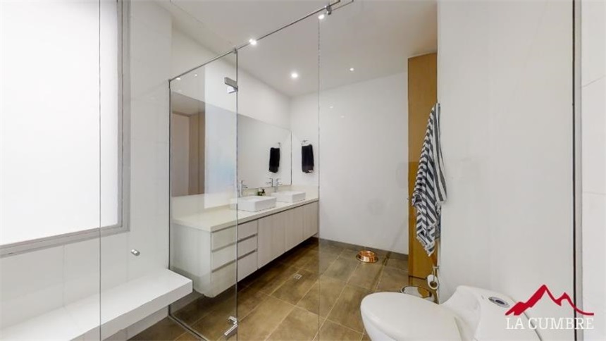 Casa de 3 alcobas en venta en San Lucas, Medellín, 271 m² · foto 24 de 24