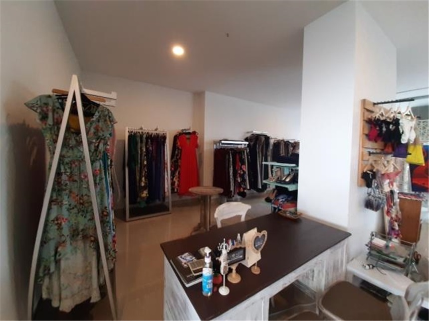 Local en Arriendo - Más