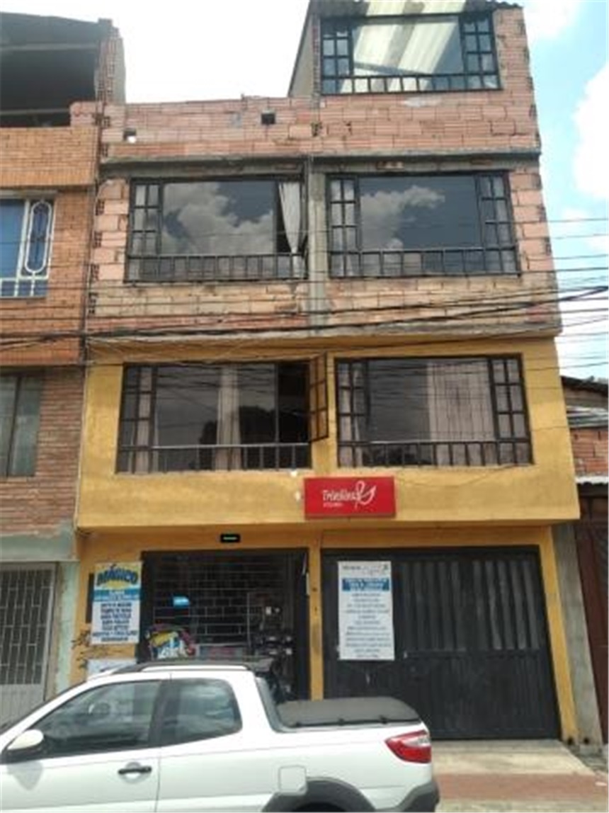 Casa en venta en Engativá, Bogotá · foto 3 de 24
