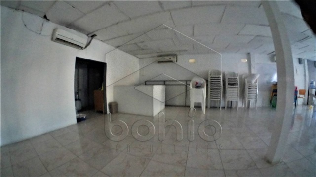 Local en Arriendo - Más