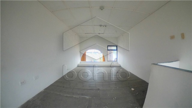 Local en Arriendo - Más