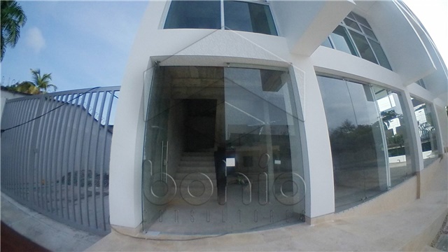 Local en Arriendo - Más