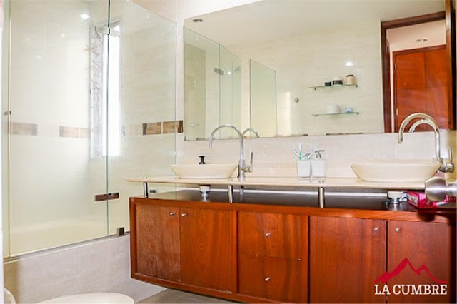 Apartamento en venta en Altos Del Poblado, Medellín · foto 8 de 11