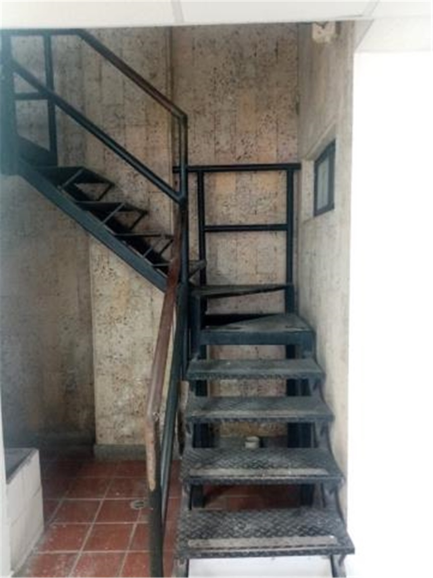Local en Arriendo - Más