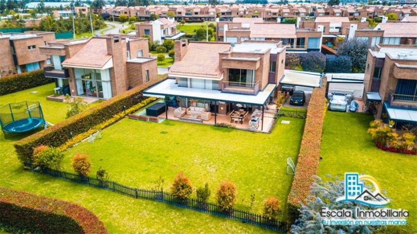 Casa de 4 alcobas en venta en Pueblo Viejo, Cota, 223 m² · foto 2 de 24