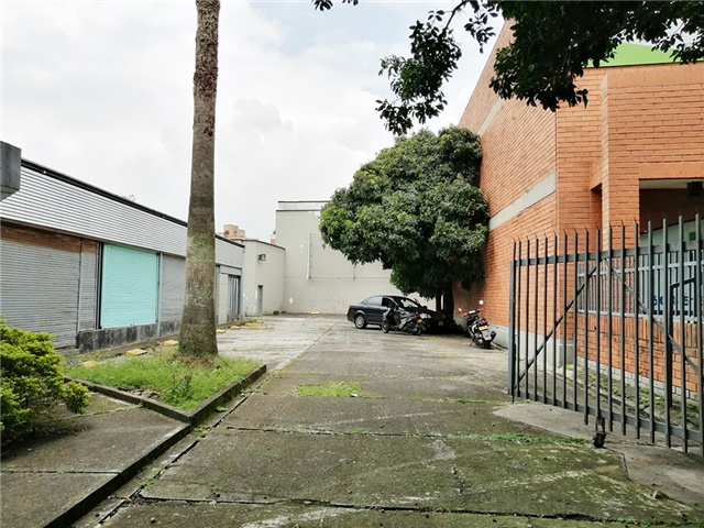 Local en venta en La Magnolia, Envigado, 809 m² · foto 3 de 17
