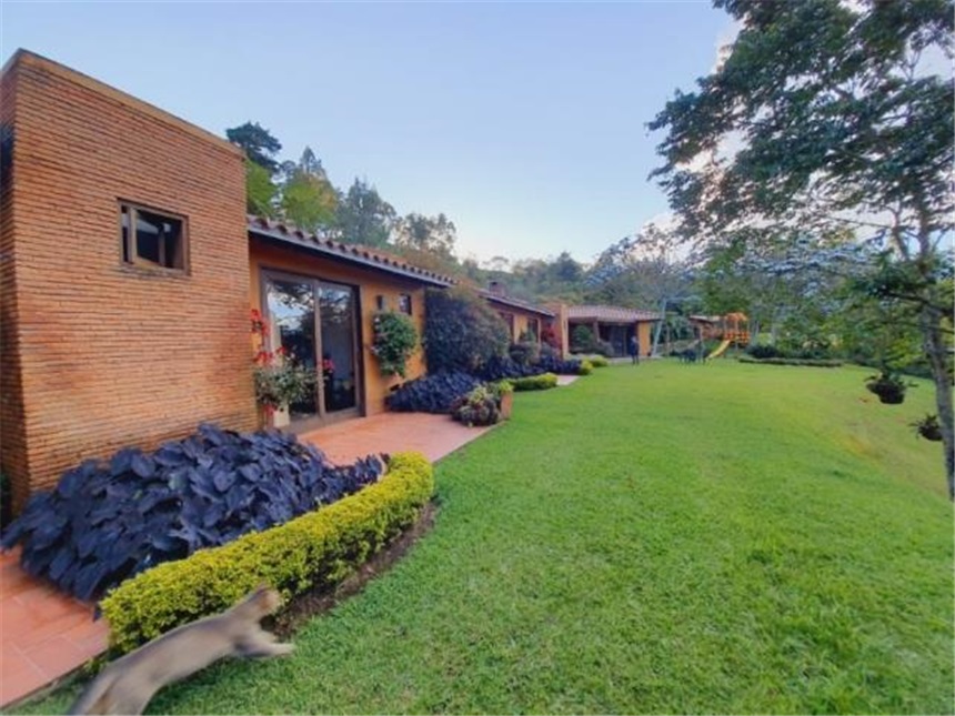 Casa de 10 alcobas en venta en El Retiro · foto 22 de 24