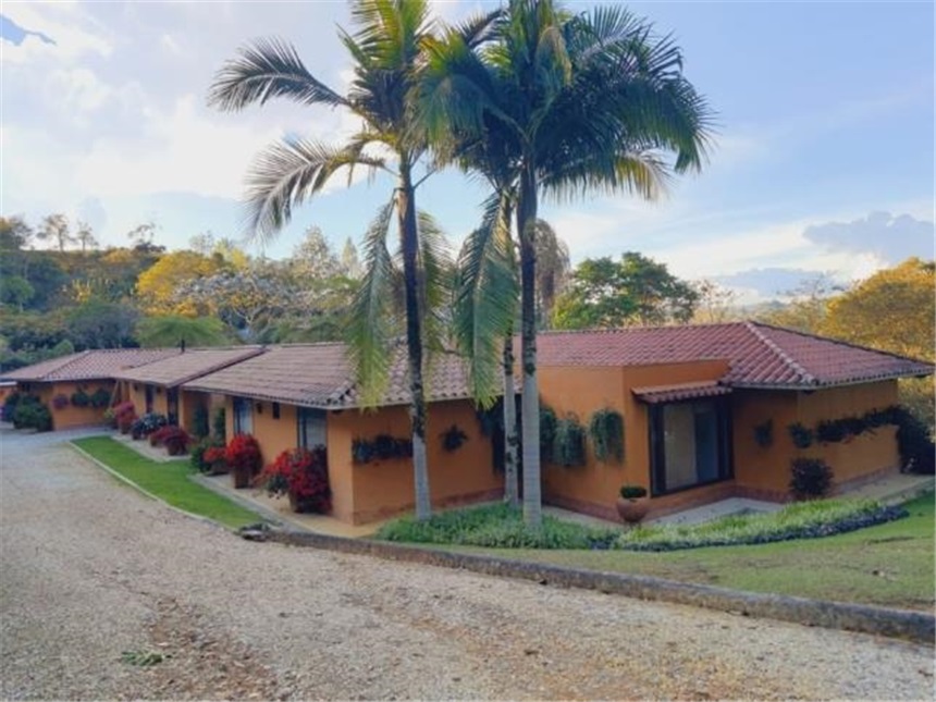 Casa de 10 alcobas en venta en El Retiro · foto 2 de 24