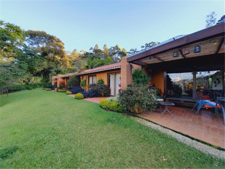 Casa de 10 alcobas en venta en El Retiro · foto 18 de 24