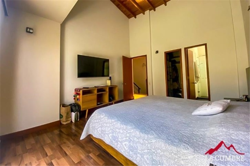 Casa de 3 alcobas en arriendo en Media Luna, Medellín, 211 m² · foto 15 de 21