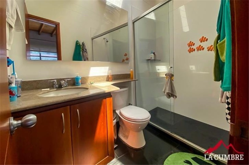 Casa de 3 alcobas en arriendo en Media Luna, Medellín, 211 m² · foto 12 de 21