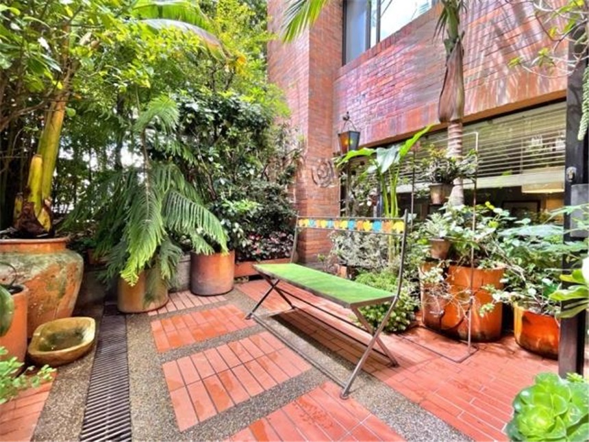 Apartamento de 2 alcobas en venta en La Cabrera, Bogotá, 325 m² · foto 2 de 24