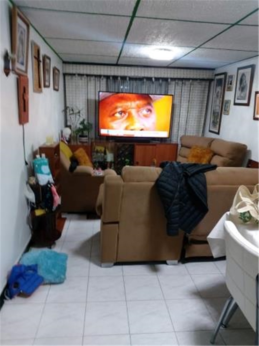 Casa de 5 alcobas en venta en San Bernardo, Bogotá, 206 m² · foto 14 de 23