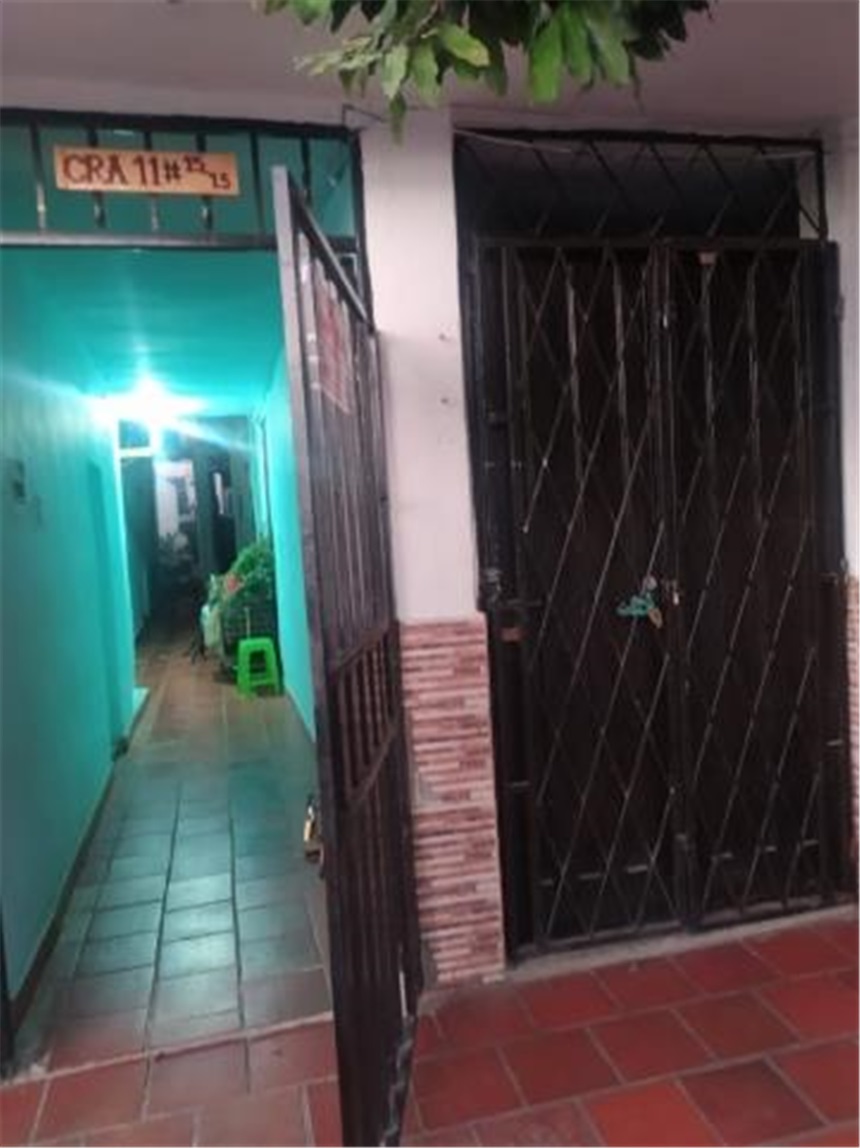 Casa de 8 alcobas en venta en Gaitan, Bucaramanga, 218 m² · foto 3 de 7