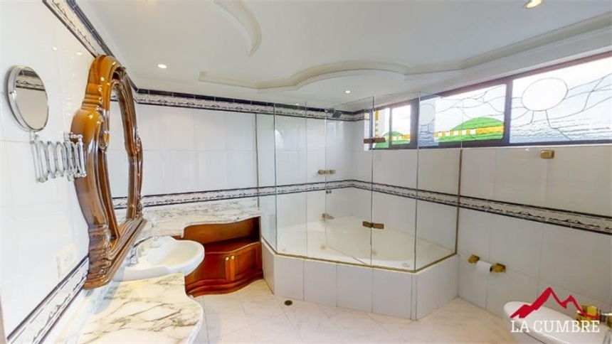 Apartamento de 3 alcobas en arriendo en Los Balsos, Medellín, 170 m² · foto 19 de 22