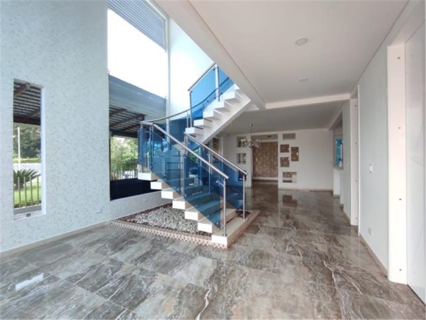 Casa de 4 alcobas en venta en Alfaguara, Jamundí, 225 m² · foto 2 de 24