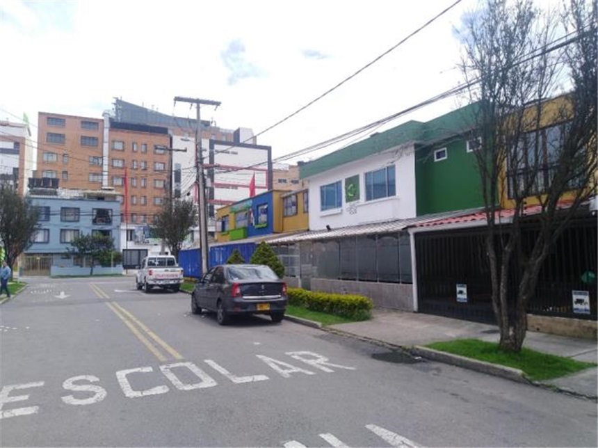 Casa en venta en Quinta Paredes, Bogotá · foto 2 de 24