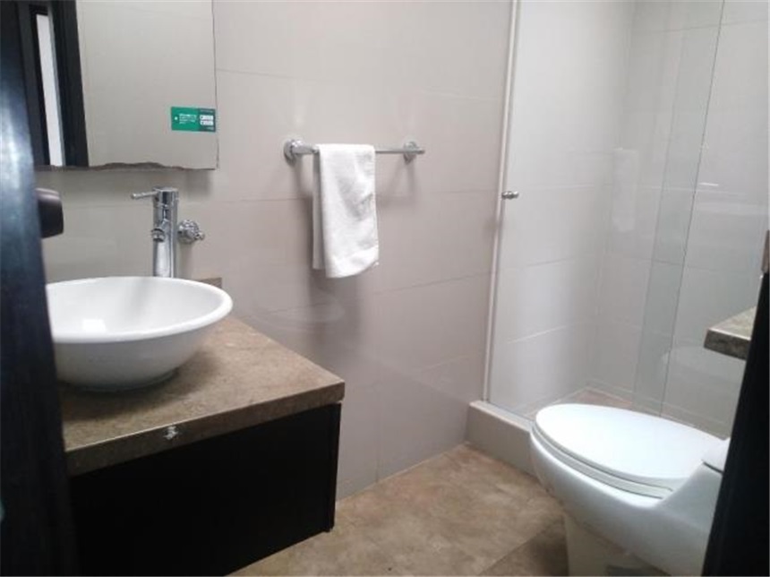 Casa en venta en Quinta Paredes, Bogotá · foto 8 de 24