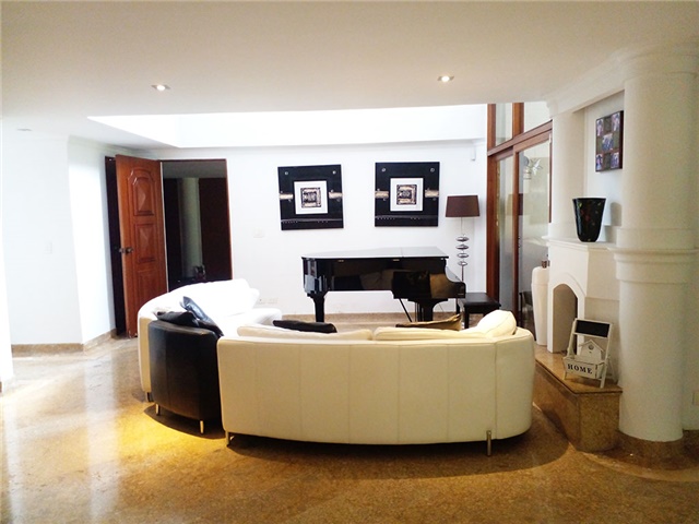 Casa de 5 alcobas en venta en La Calera, Medellín, 400 m² · foto 2 de 18