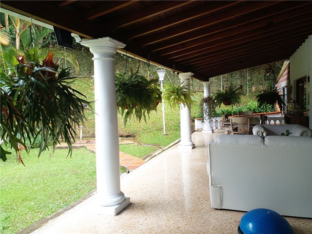 Casa de 5 alcobas en venta en La Calera, Medellín, 400 m² · foto 16 de 18