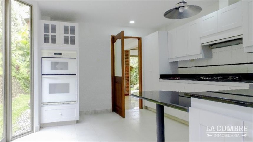 Casa en arriendo en El Poblado, Medellín · foto 8 de 15