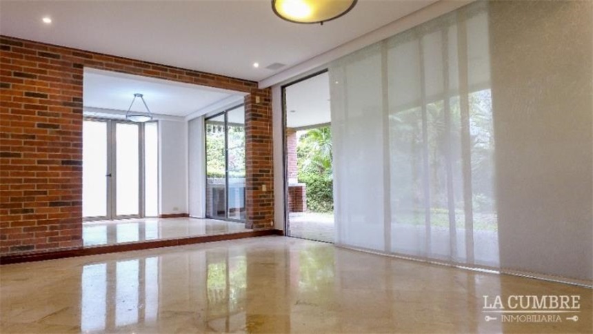 Casa en arriendo en El Poblado, Medellín · foto 2 de 15