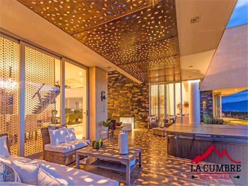 Casa de 5 alcobas en venta en Los Naranjos, Medellín, 738 m² · foto 11 de 13