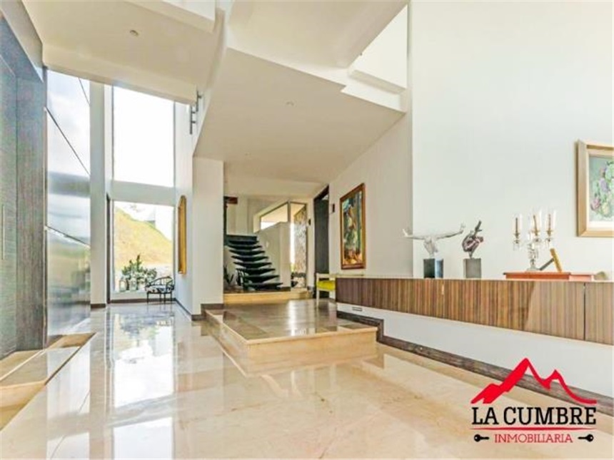 Casa de 5 alcobas en venta en Los Naranjos, Medellín, 738 m² · foto 5 de 13