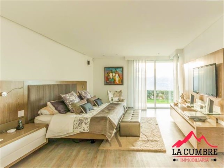 Casa de 5 alcobas en venta en Los Naranjos, Medellín, 738 m² · foto 10 de 13