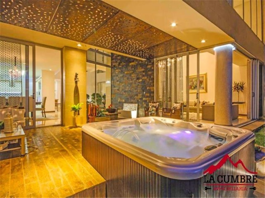 Casa de 5 alcobas en venta en Los Naranjos, Medellín, 738 m² · foto 13 de 13