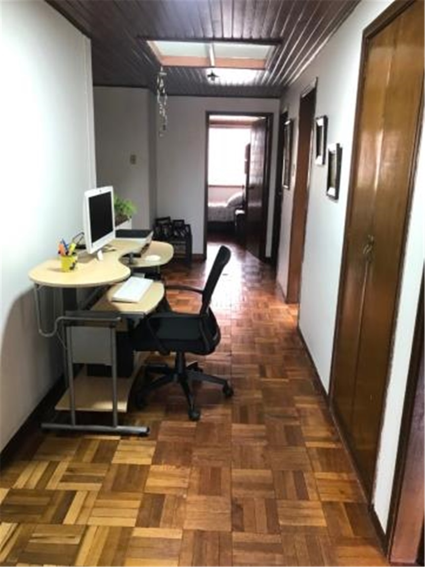 Casa de 5 alcobas en venta en Nueva Autopista, Bogotá, 212 m² · foto 5 de 19