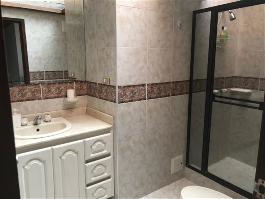 Casa de 5 alcobas en venta en Nueva Autopista, Bogotá, 212 m² · foto 4 de 19