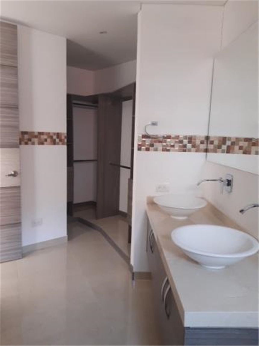 Apartamento de 3 alcobas en venta en Santa Teresita, Cali, 119 m² · foto 7 de 17