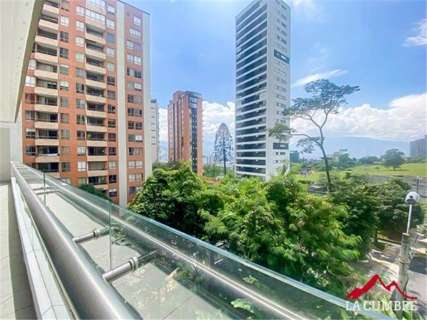 Apartamento de 3 alcobas en arriendo en Manila, Medellín, 192 m² · foto 11 de 24