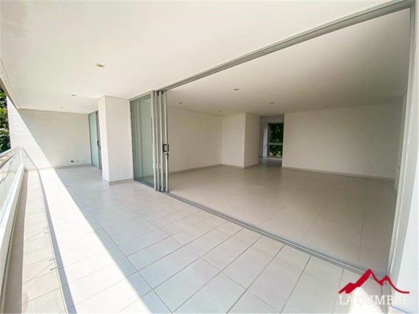 Apartamento de 3 alcobas en arriendo en Manila, Medellín, 192 m² · foto 4 de 24