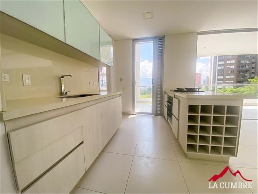 Apartamento de 3 alcobas en arriendo en Manila, Medellín, 192 m² · foto 13 de 24