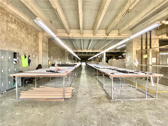Bodega en venta en Guayabal, Medellín, 2585 m² · foto 2 de 10