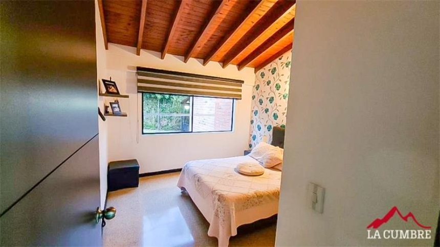 Casa de 3 alcobas en venta en Loma Del Chocho, Envigado, 225 m² · foto 8 de 15