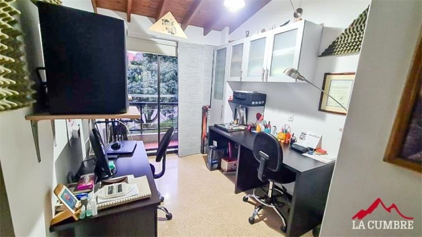 Casa de 3 alcobas en venta en Loma Del Chocho, Envigado, 225 m² · foto 10 de 15