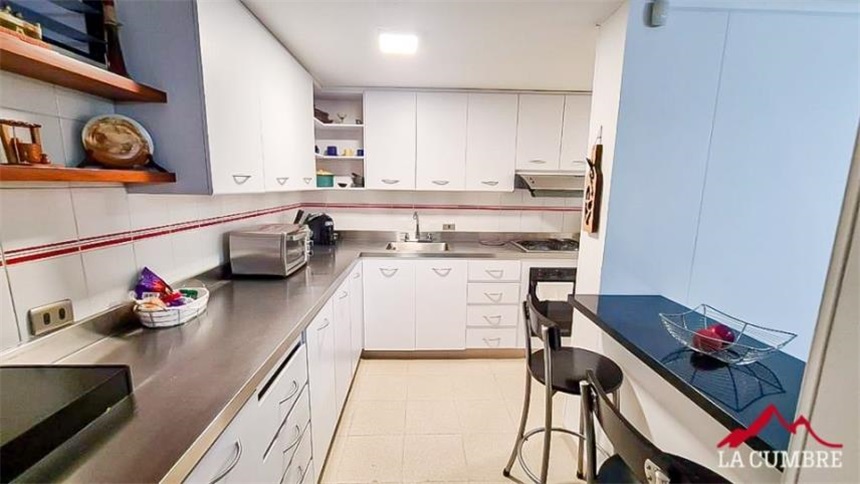Casa de 3 alcobas en venta en Loma Del Chocho, Envigado, 225 m² · foto 4 de 15